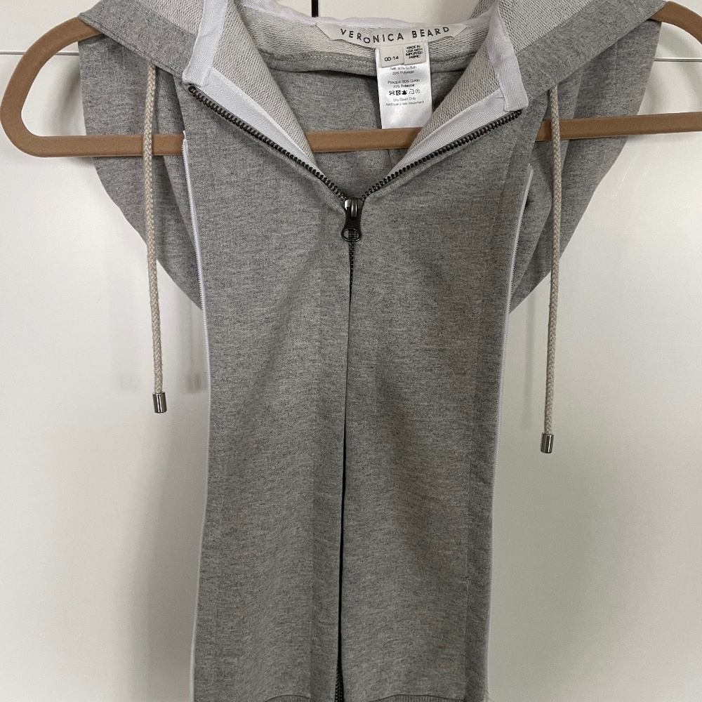 VERONICA BEARD GREY DICKEY